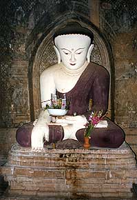 Buddha Statue in Bagan