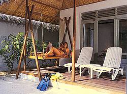Der Balkon eines Bungalows