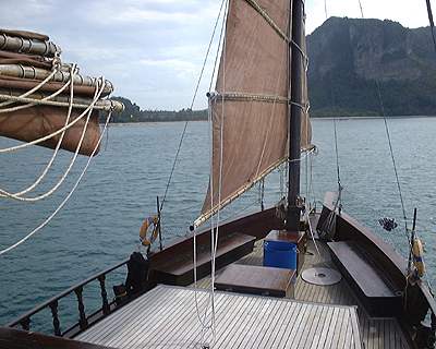 Vor Krabis Küste an der Ao Nang Bucht