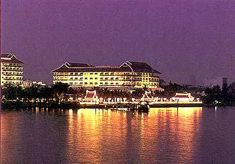 Hotel Marriott Royal Garden Riverside 