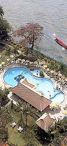 Der Pool mit schnem Blick ber den Chaophraya Fluss !
