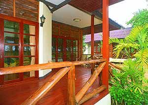 Terasse eines Bungalows