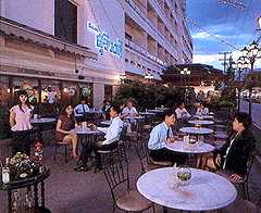 Fueng Fah Restaurant - beobachten Sie das bunte Leben in Chiang Mai !