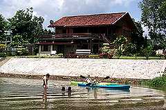 Kayaking the Ping River, it is safe and a lot of fun !!!