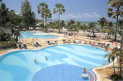 Huge pool deck