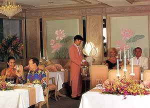 Royal Wing - Dine in Style