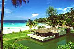 Lom Talay Thai restaurant offers a beautiful view of the ocean, both during sunrise and sunset.